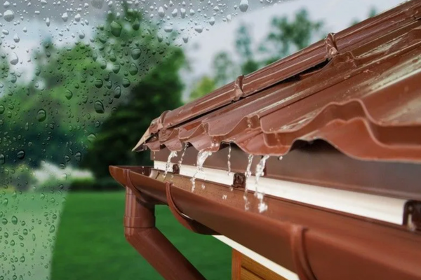 Монтаж водосточной системы для крыши