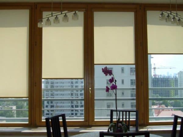 Шторки на окна в квартире - защита от