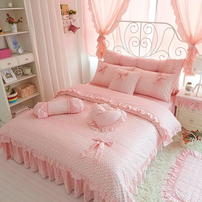 Нежно-розовая спальня