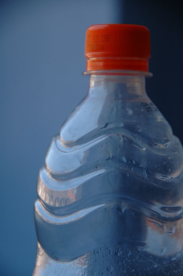 Пластиковая бутылка — Википедия