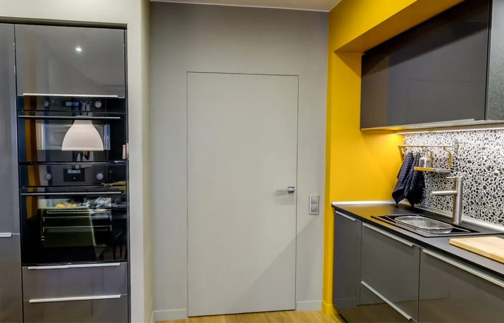Простой вариант дверей на кухню