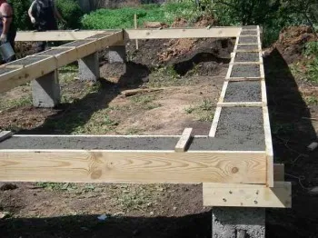 строительство деревянного фундамента