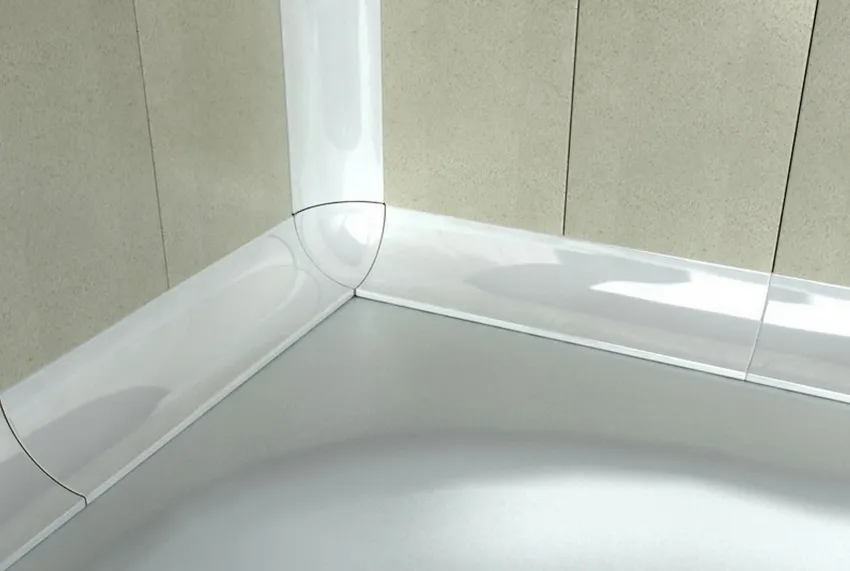 Надежные и основательные керамические бордюры отлично вписываются в интерьер ванной комнаты