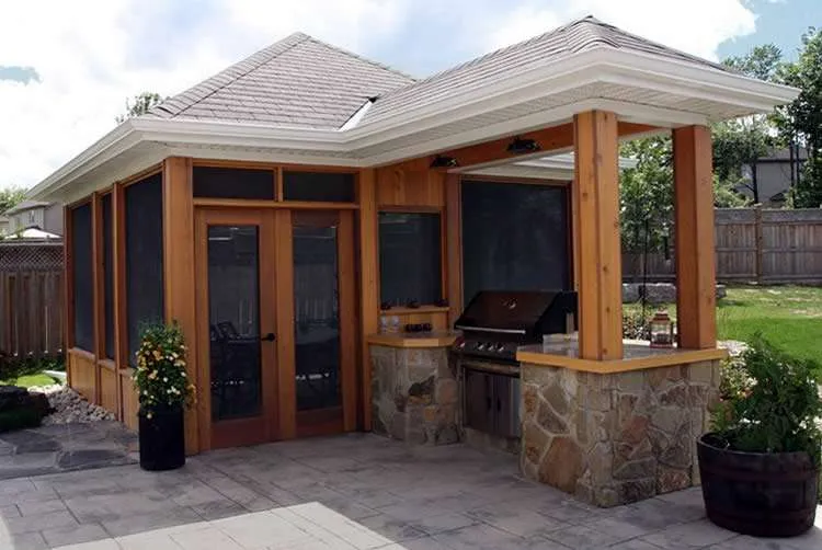 Закрытая летняя кухня