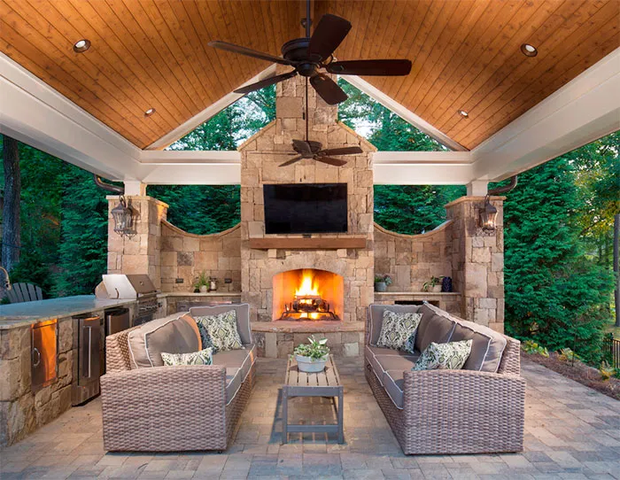 Большая беседка с камином и двускатной крышей