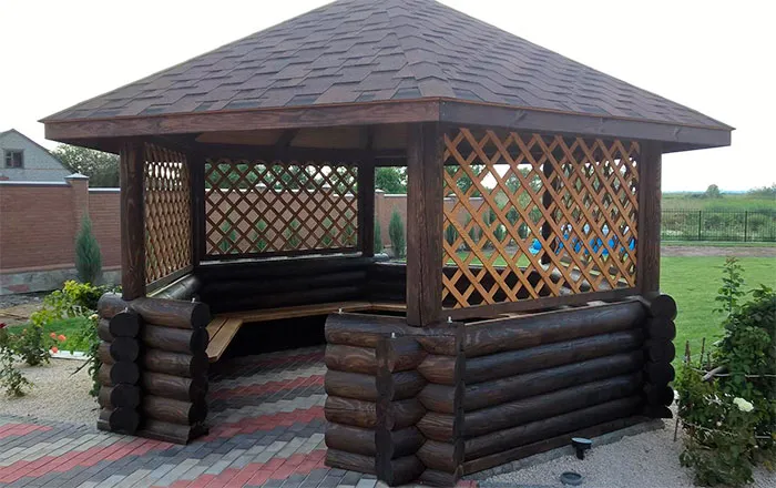 Шестиугольная беседка из бревна