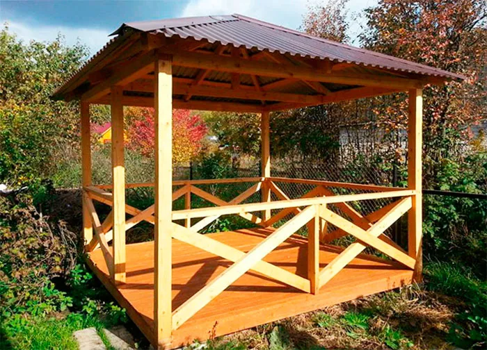 Квадратная беседка из бруса