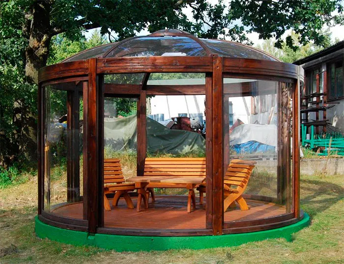 Круглая беседка с панорамным остеклением из поликарбоната