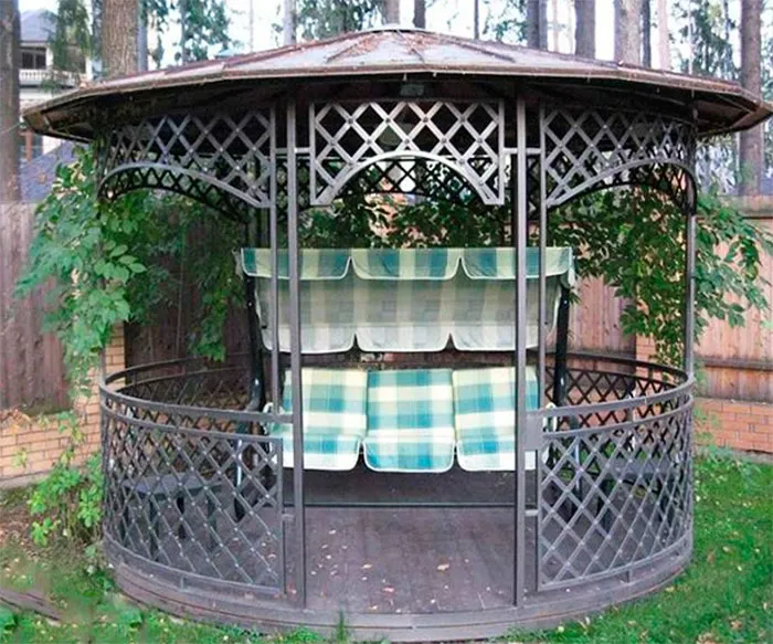 Беседка круглой формы из металла