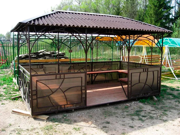 Прямоугольная металлическая беседка