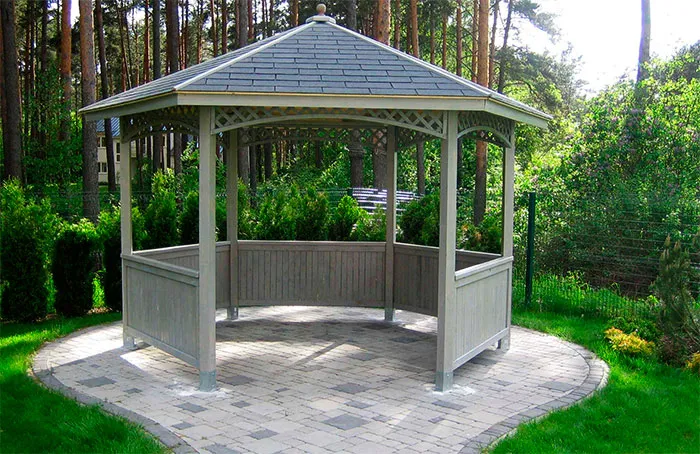 Беседка установленная на брусчатку