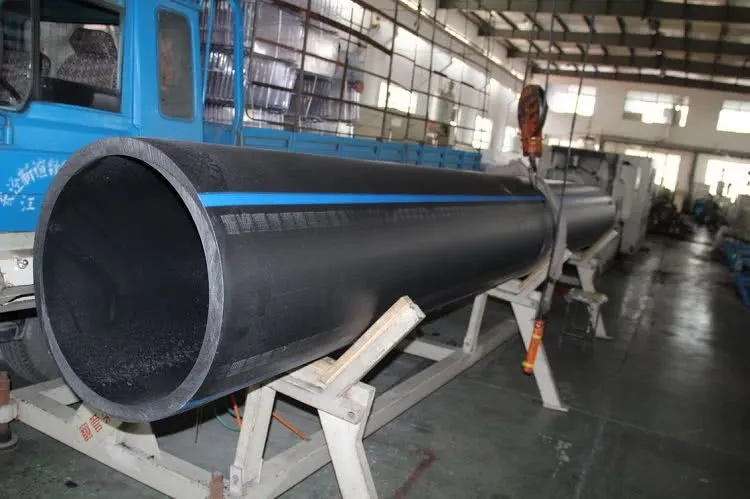 Характеристики труб зависят от сырья, которое использовалось для их производства: самые прочные изделия получаются из ПЭ-100