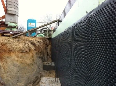 Утеплитель должен быть укрыт мембраной Утеплитель должен быть укрыт мембраной