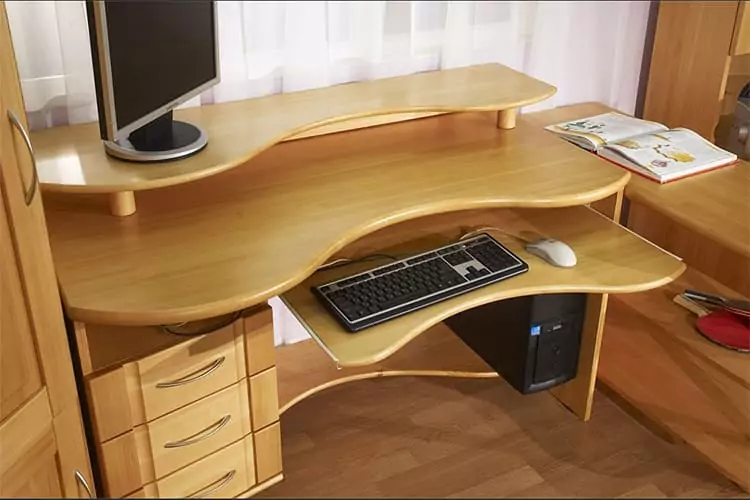 Компьютерный стол из МДФ