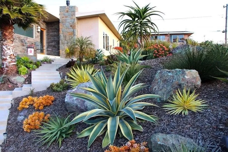 Обустроить своими руками альпийскую горку на даче можно всего за пару дней, главное иметь практические навыки подобной работы