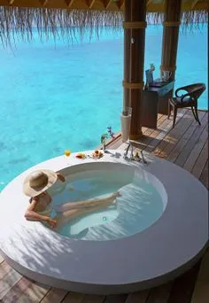 Медовый месяц на Мальдивах Island Hideaway - отель на острове Донакули (Мальдивы) Greece Vacation, Places To See, Places To Travel, Hideaway, Beach Resorts, Jacuzzi