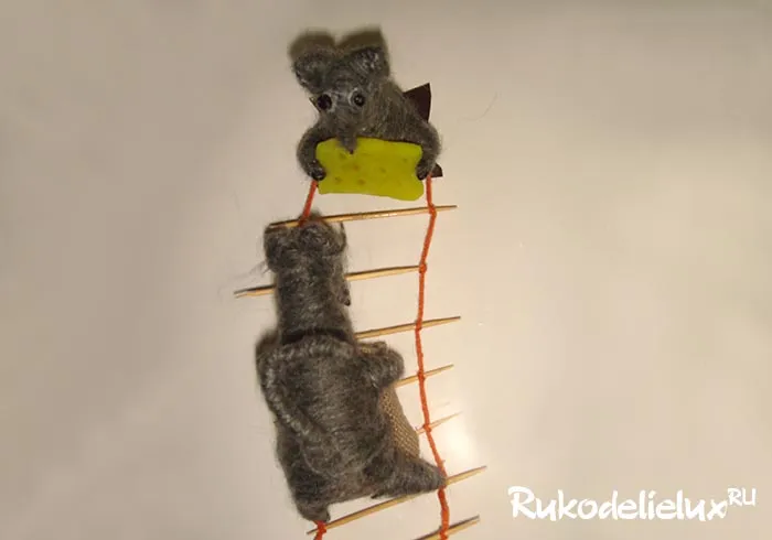 Магнит на холодильник Крыски воришки