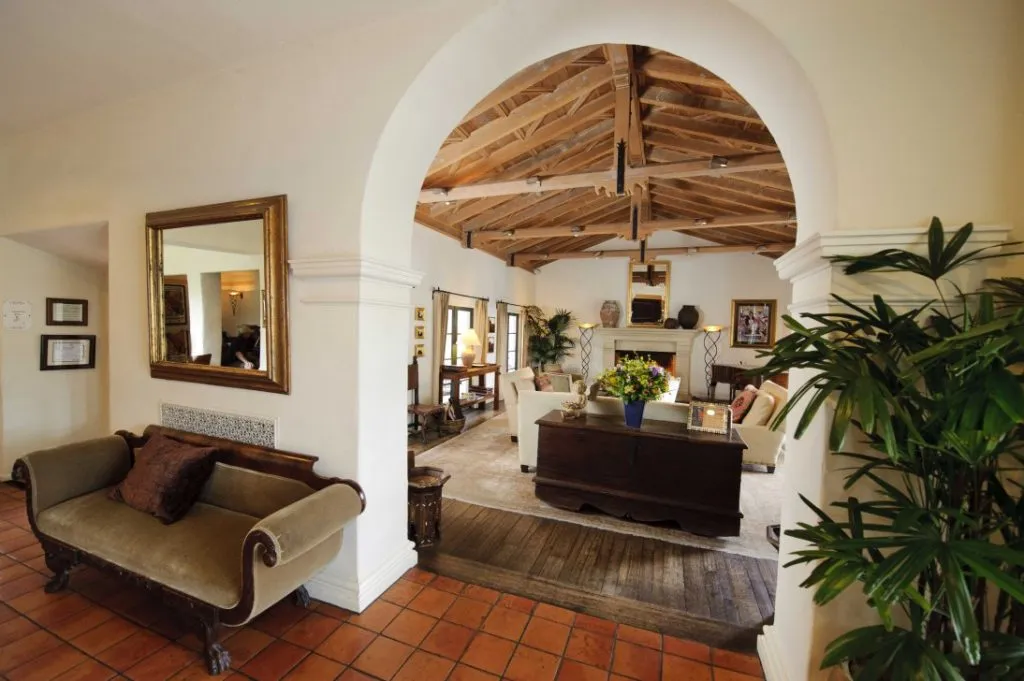 Большая арка в интерьере