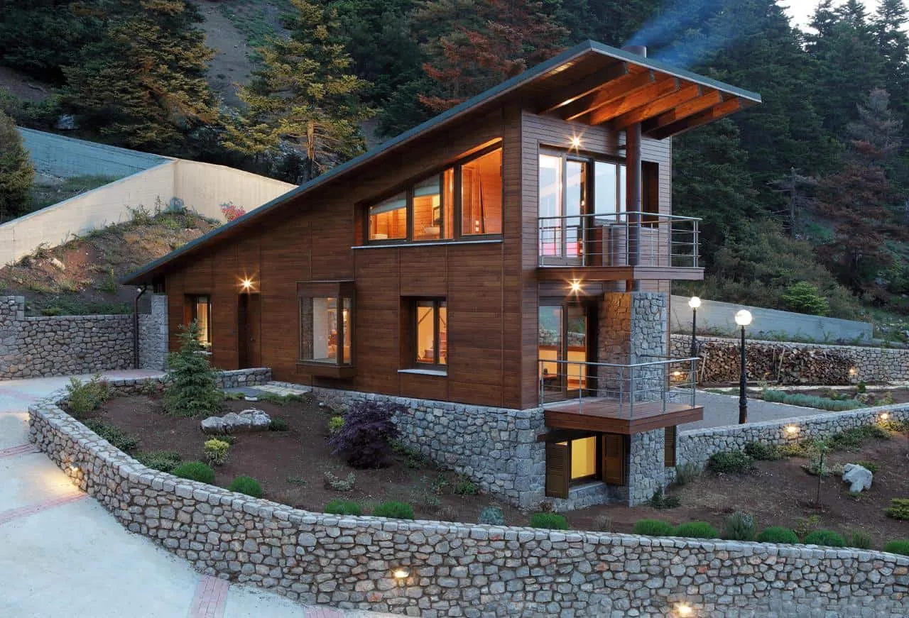 Уютный деревянный дом с односкатной крышей