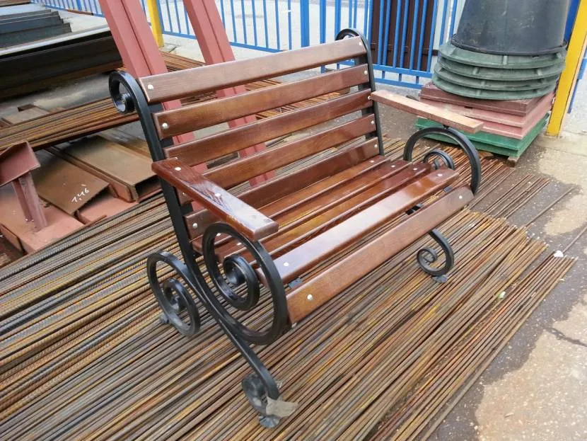 Садовая скамья на гнутом каркасе