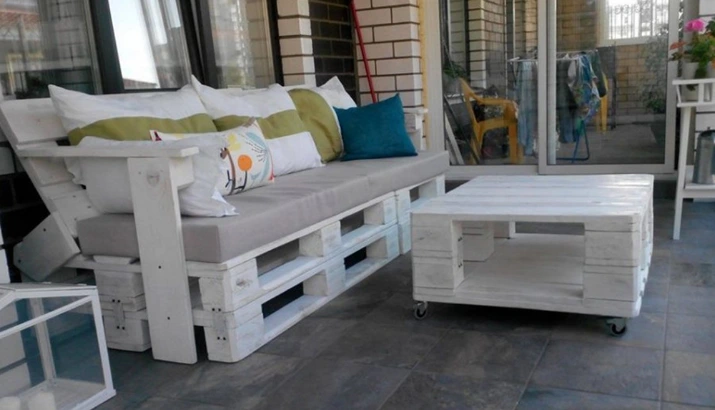 диван и стол из палет