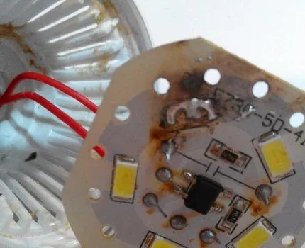 Прогоревшие LED-элементы на плате Прогоревшие LED-элементы на плате
