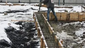 на сваях