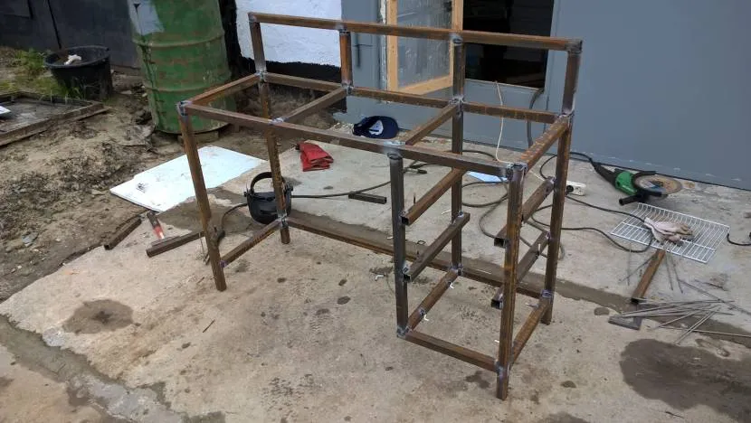 Каркас делают из бруса Каркас делают из бруса