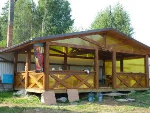 Деревянная беседка из поликарбоната