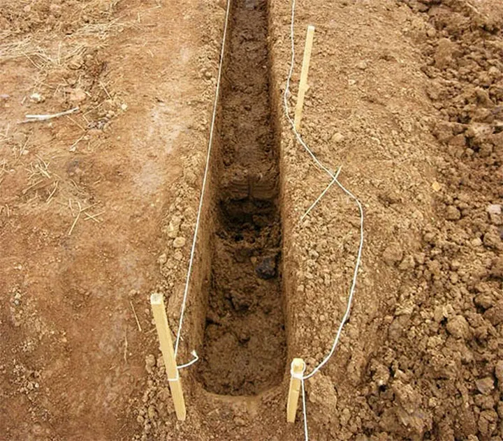 Траншея для обустройства монолитной ленты