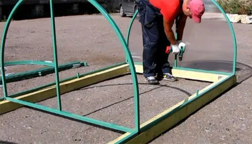 Закрепление боковых частей Прикрепление торцов