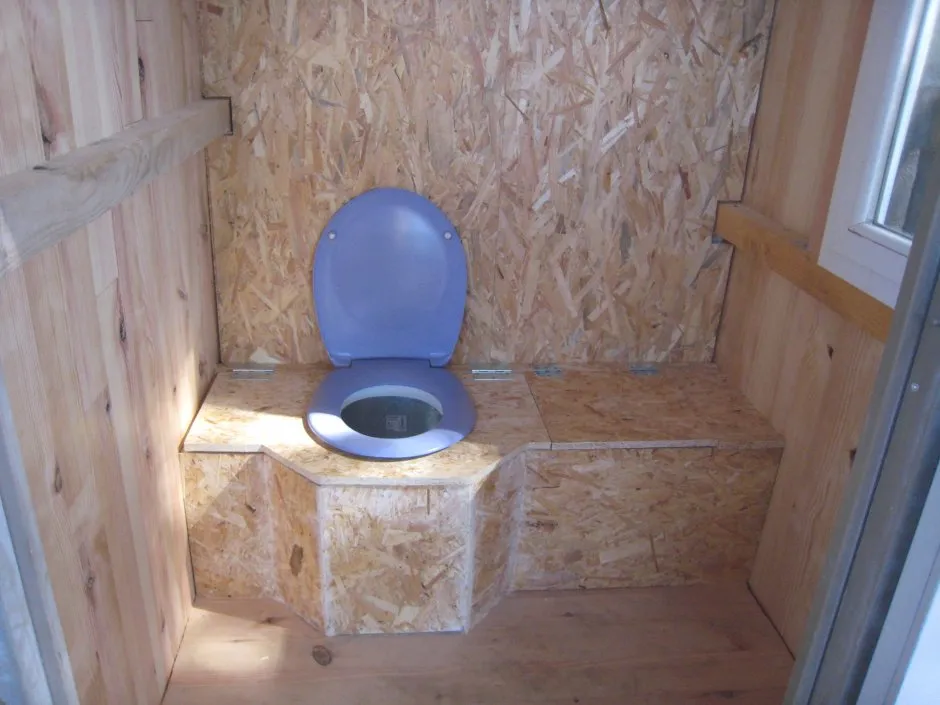 Оригинальный дачный туалет