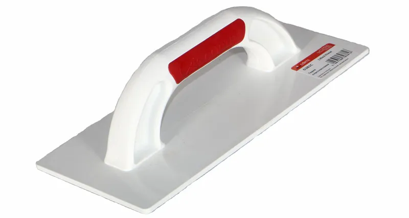 Металлический полутерок (300 мм) отлично справляется с задачей равномерного нанесения