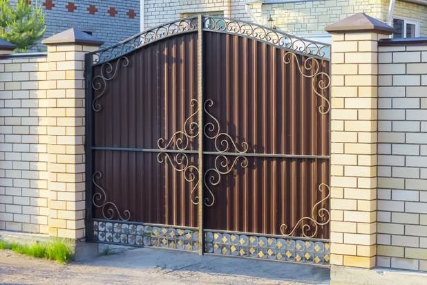 Как украсить забор из профнастила Как украсить забор из профнастила