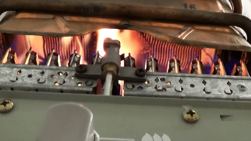 Если розжиг происходит относительно долго, стоит переместить электрод ближе к горелке