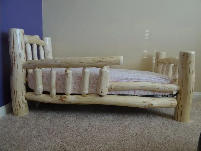красивая кровать из подручных материалов дизайн