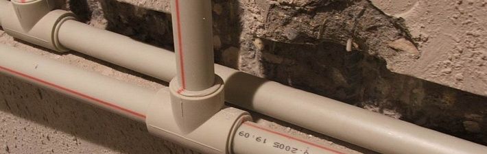 Устранение протечки пластиковых труб на Устранение протечки пластиковых труб на