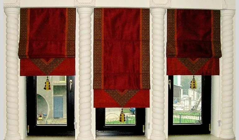Хоть и бархат весьма капризная ткань, но для создания роскошных римских штор в восточном стиле ей нет конкурентов