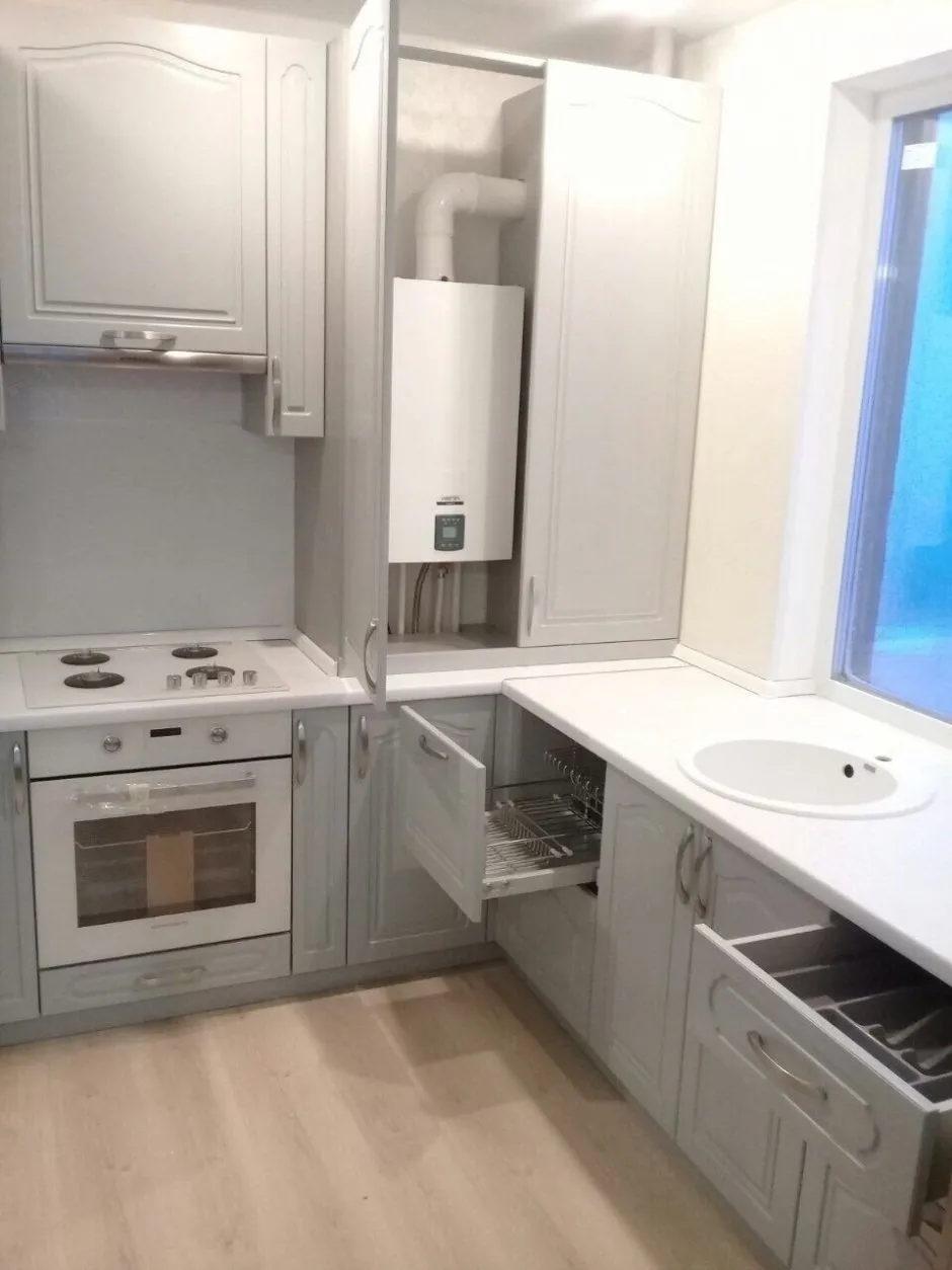 Маленькие кухни с колонкой