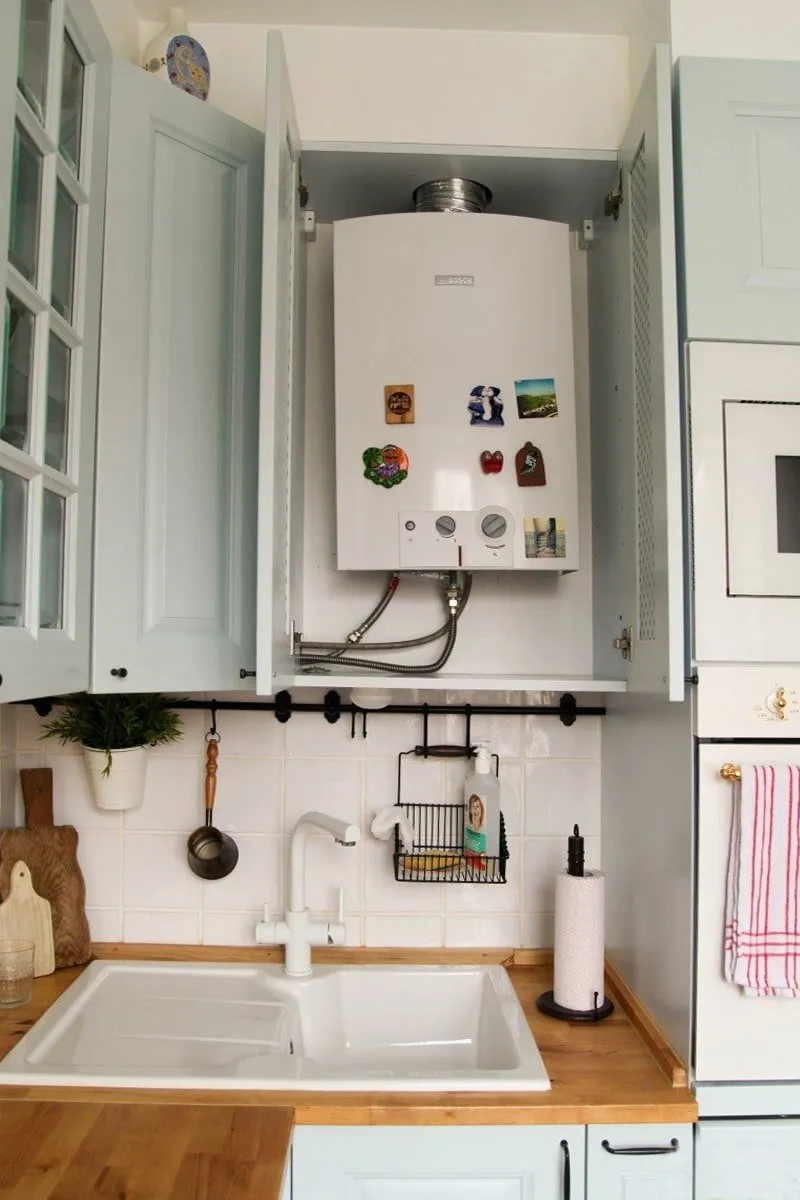 Интерьер кухни 5м.кв с газовой колонкой155на2м