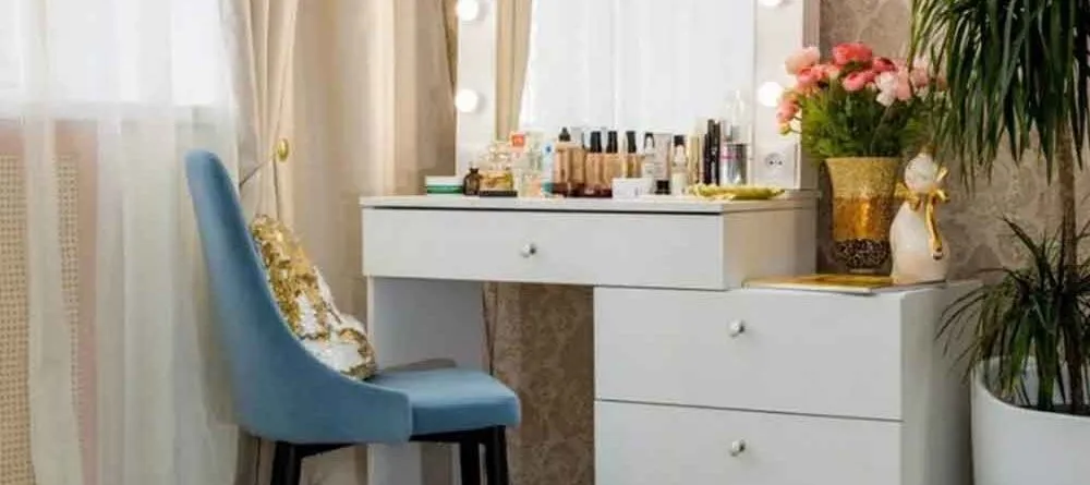 туалетный столик с зеркалом с лампочками 80х80