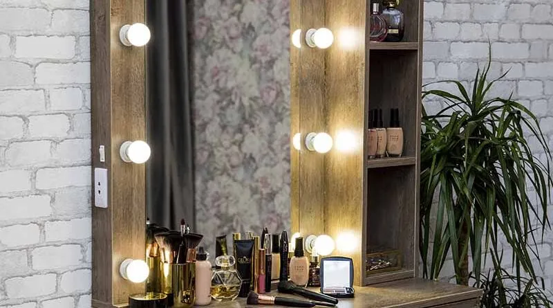 Подвесной столик с зеркалом и стеллажом