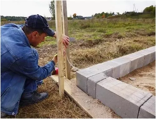 как выставить опалубку по уровню своими руками