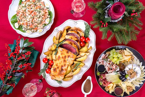 как красиво украсить новогодний стол продуктами 5