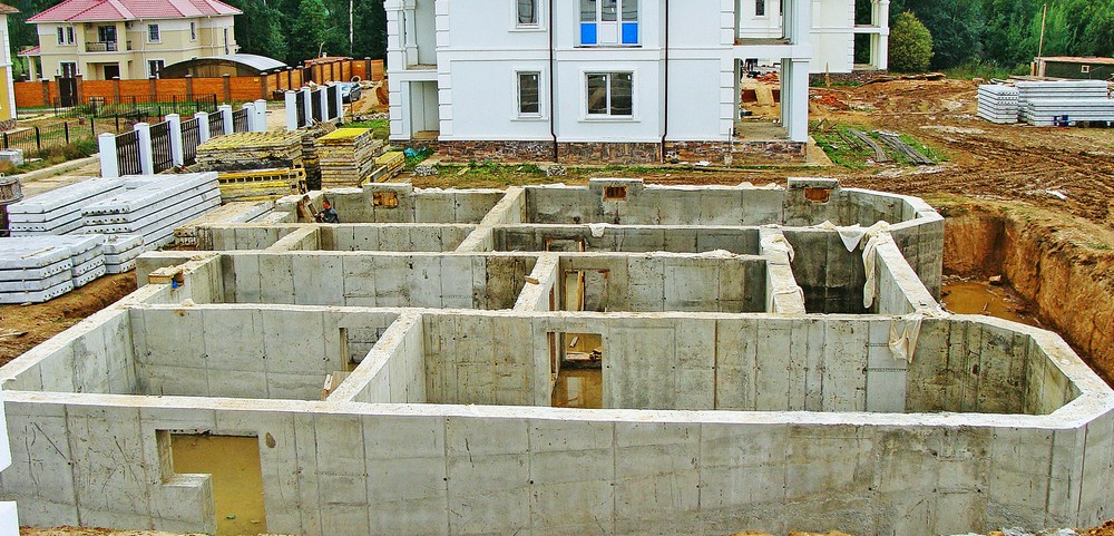 Плюсы и минусы цокольного этажа Плюсы и минусы цокольного этажа